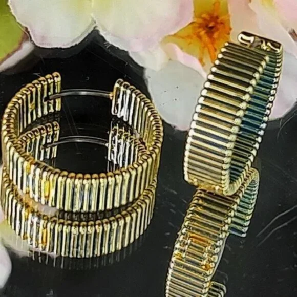 Gorjana Hoop Earrings Catalina Enamel 18k Gold Plated Navy Striped - Picture 1 of 13